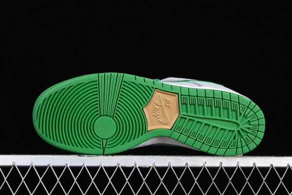 DUNK LOW PREMIUM SB MEDUSA MTT SLVR_CLSSC GRN-SL-VRSTY RD