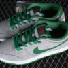 DUNK LOW PREMIUM SB MEDUSA MTT SLVR_CLSSC GRN-SL-VRSTY RD