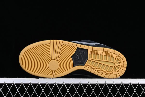 DUNK LOW PRO SB FOG BLACK_BLACK_BLACK_COOL GREY_GUM