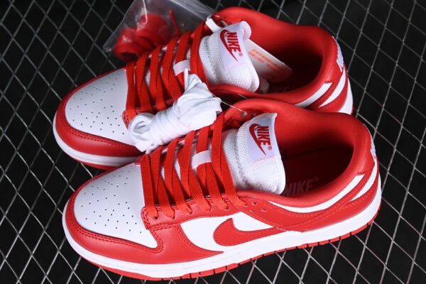 DUNK LOW RETRO SP ST JOHN S WHITE_UNIVERSITY RED