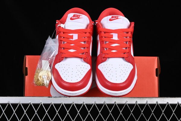 DUNK LOW RETRO SP ST JOHN S WHITE_UNIVERSITY RED