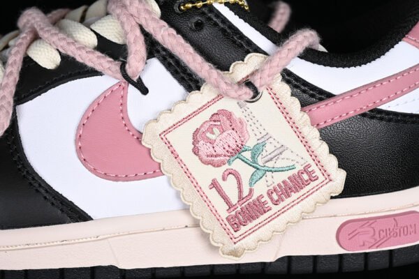 DUNK LOW SB BLACK_WHITE_PINK