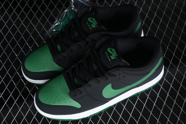 DUNK LOW PRO SB BLACK_PINE GREEN-WHITE