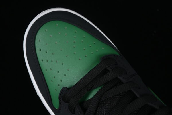 DUNK LOW PRO SB BLACK_PINE GREEN-WHITE