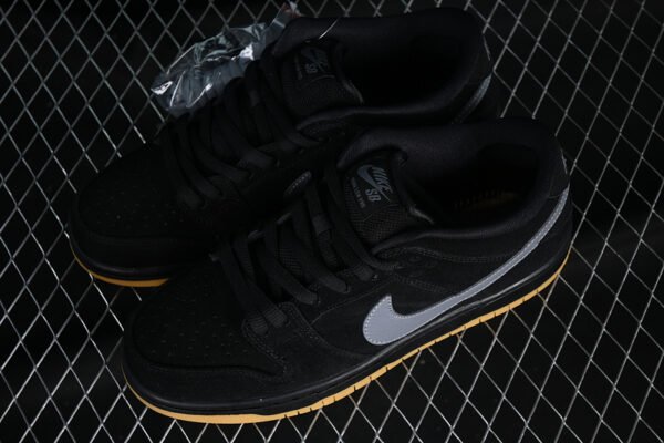 DUNK LOW PRO SB FOG BLACK_BLACK_BLACK_COOL GREY_GUM