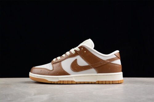 DUNK LOW SB LX ALE BROWN OSTRICH PHANTOM_ALE BROWN_SAIL_METALLIC GOLD