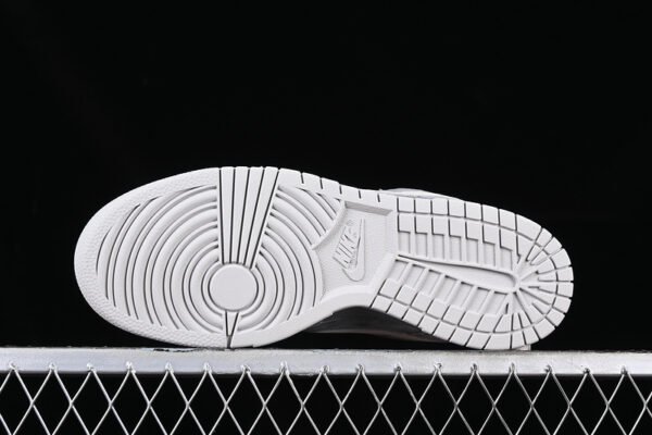 DUNK LOW PRO SB LONDON SOFT-GREY_MAGNET