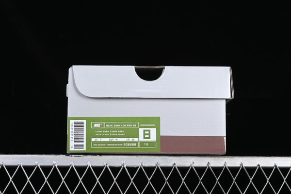 DUNK LOW PRO SB LONDON SOFT-GREY_MAGNET