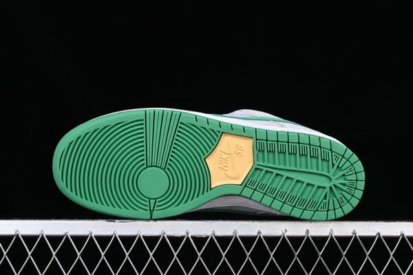 DUNK LOW PREMIUM SB MEDUSA MTT SLVR_CLSSC GRN-SL-VRSTY RD