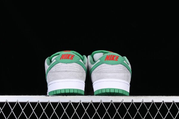DUNK LOW PREMIUM SB MEDUSA MTT SLVR_CLSSC GRN-SL-VRSTY RD
