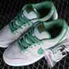 DUNK LOW PREMIUM SB MEDUSA MTT SLVR_CLSSC GRN-SL-VRSTY RD