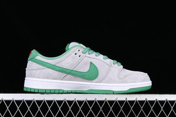 DUNK LOW PREMIUM SB MEDUSA MTT SLVR_CLSSC GRN-SL-VRSTY RD