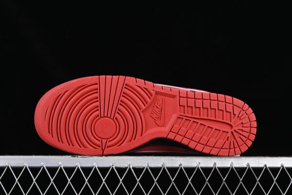 DUNK LOW PREMIUM SB DARK CHOCOLATE_MTT SILVER-LNN