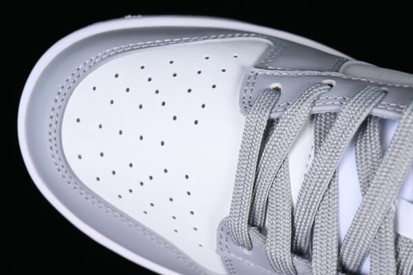 DUNK LOW PALE IVORY_REDWOOD_LIGHT SILVER_SAIL_BLACK
