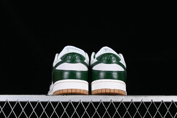 DUNK LOW LX PHANTOM_GORGE GREEN_SAIL_METALLIC GOLD