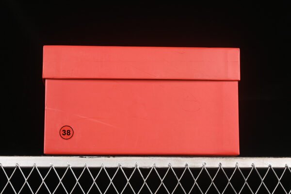 WMNS DUNK LOW SB YEAR OF THE DRAGON WHITE_ROYAL_UNIVERSITY RED