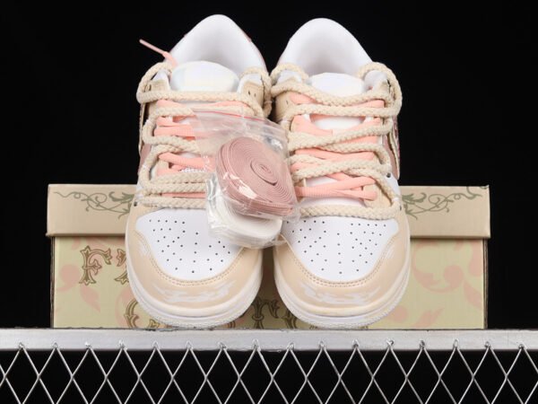 DUNK LOW SB ESS WHITE_METALLIC RED BRONZE