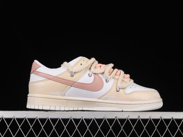 DUNK LOW SB ESS WHITE_METALLIC RED BRONZE