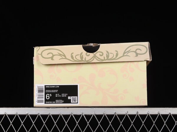 DUNK LOW SB ESS WHITE_METALLIC RED BRONZE