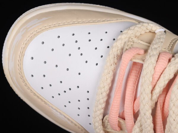 DUNK LOW SB ESS WHITE_METALLIC RED BRONZE