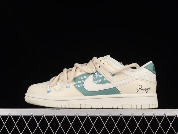 DUNK LOW SB ESS COCONUT MILK_WHITE_SAIL
