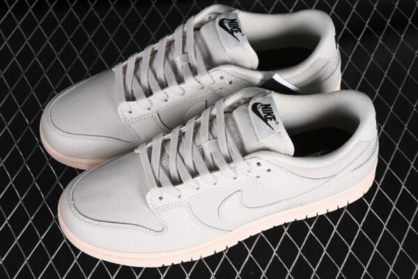 DUNK LOW PREMIUM LIGHT OREWOOD BROWN_SEQUOIA_GUAVA ICE