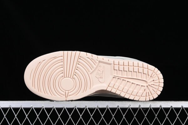 DUNK LOW PREMIUM LIGHT OREWOOD BROWN_SEQUOIA_GUAVA ICE