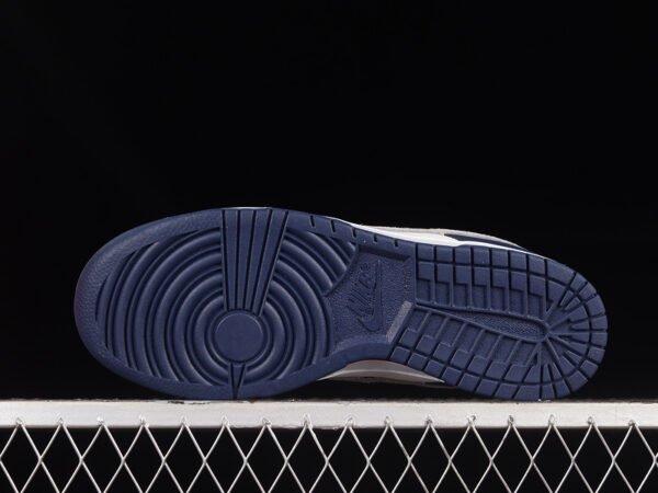 DUNK LOW MIDNIGHT NAVY_LIGHT SMOKE GREY_SUMMIT WHITE