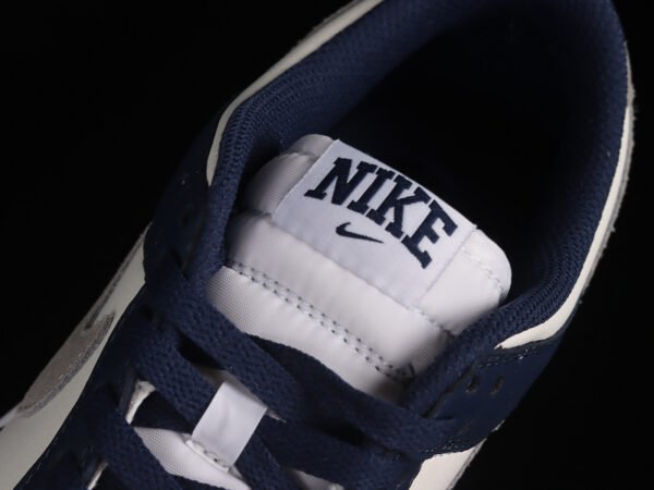 DUNK LOW MIDNIGHT NAVY_LIGHT SMOKE GREY_SUMMIT WHITE