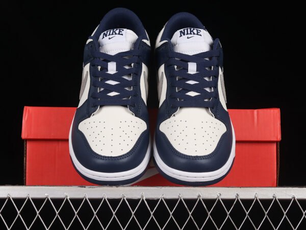 DUNK LOW MIDNIGHT NAVY_LIGHT SMOKE GREY_SUMMIT WHITE