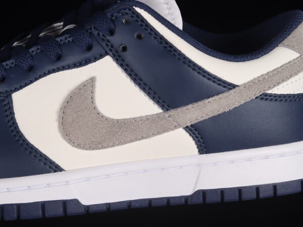 DUNK LOW MIDNIGHT NAVY_LIGHT SMOKE GREY_SUMMIT WHITE