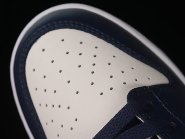 DUNK LOW MIDNIGHT NAVY_LIGHT SMOKE GREY_SUMMIT WHITE
