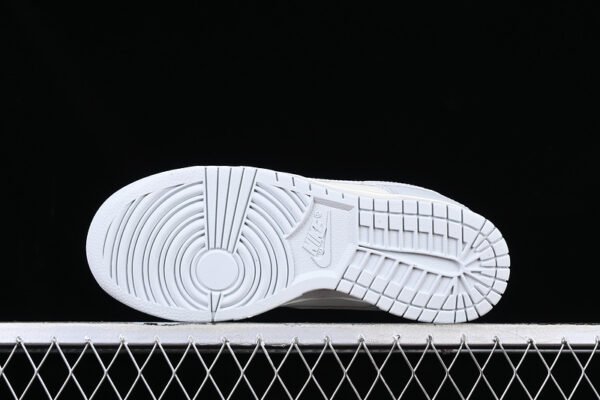 DUNK LOW NEEDLEWORK SAIL_TAWNY_METALLIC SILVER_PHOTON DUST