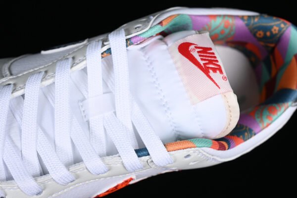DUNK LOW GS MULTI COLOR PAISLEY WHITE_DIFFUSED BLUE_WHITE_MYSTIC RED
