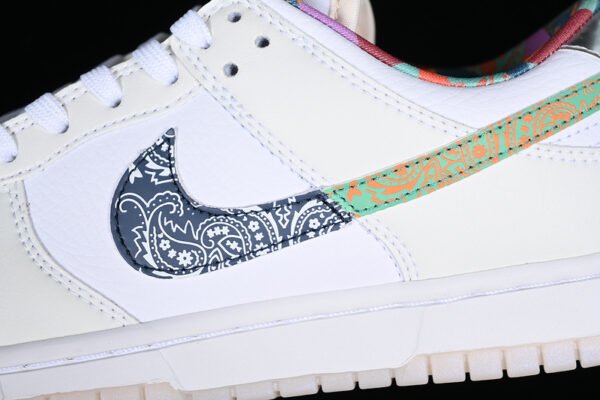 DUNK LOW GS MULTI COLOR PAISLEY WHITE_DIFFUSED BLUE_WHITE_MYSTIC RED