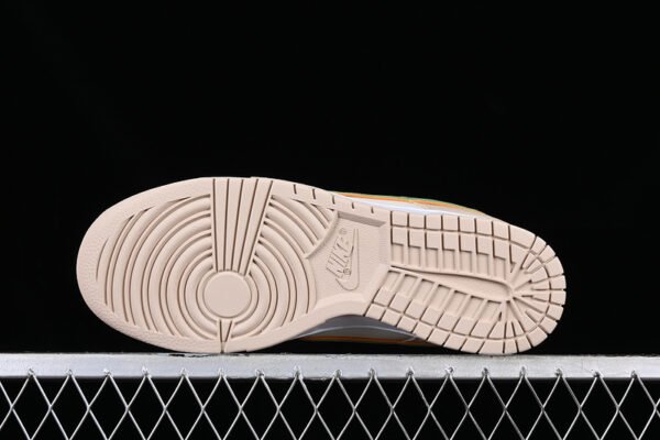 DUNK LOW PALE IVORY_OIL GREEN_WHITE_LASER ORANGE_SANDDRIFT