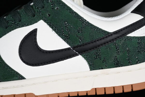 DUNK LOW GREEN SNAKE PRO GREEN_BLACK_SAIL_GUM MEDIUM BROWN_FIR