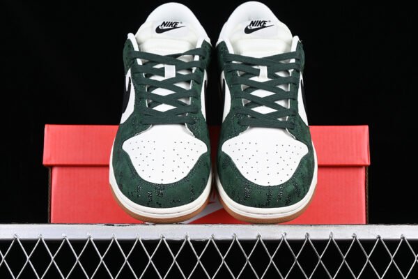 DUNK LOW GREEN SNAKE PRO GREEN_BLACK_SAIL_GUM MEDIUM BROWN_FIR