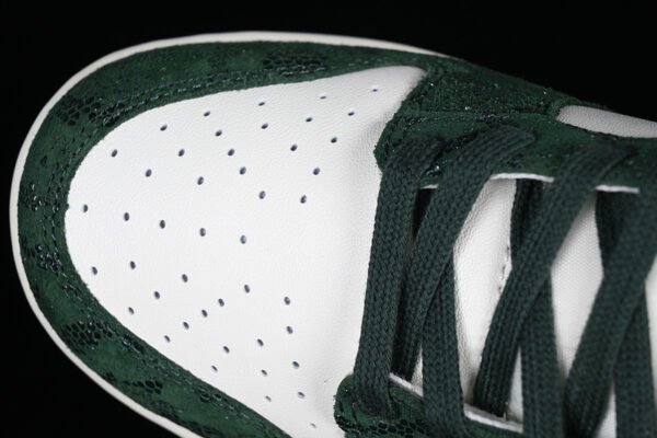 DUNK LOW GREEN SNAKE PRO GREEN_BLACK_SAIL_GUM MEDIUM BROWN_FIR