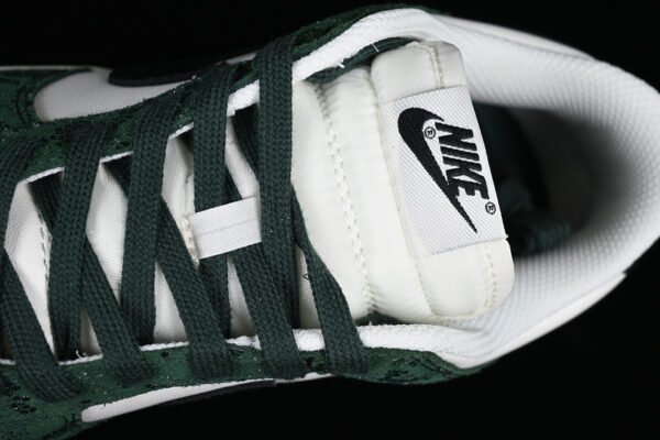 DUNK LOW GREEN SNAKE PRO GREEN_BLACK_SAIL_GUM MEDIUM BROWN_FIR