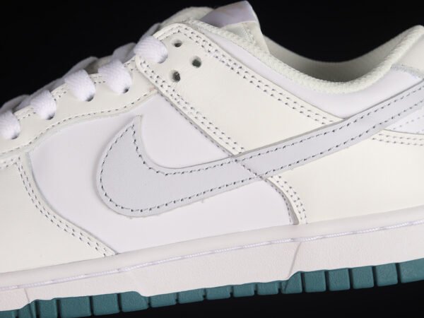 DUNK LOW GS WHITE_SUMMIT WHITE_FOOTBALL GREY