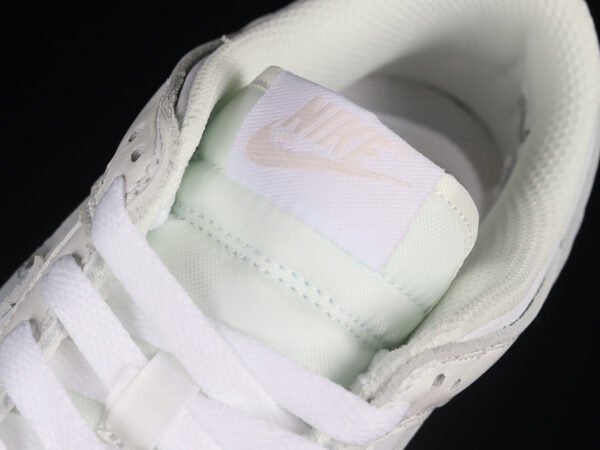 DUNK LOW GS WHITE_SUMMIT WHITE_FOOTBALL GREY