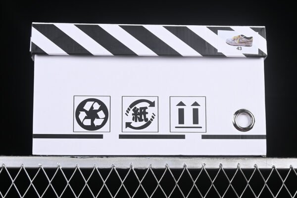 DUNK LOW SB BANANA WHITE_GREY_YELLOW