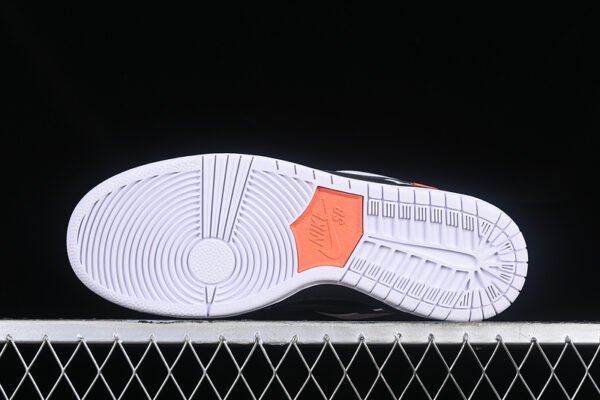 TIGHTBOOTH X DUNK LOW SB WHITE_BLACK_SAFETY ORANGE