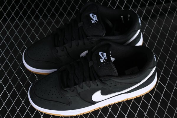 DUNK LOW SB BLACK_WHITE_BLACK_GUM LIGHT BROWN