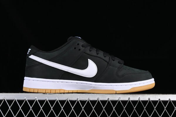 DUNK LOW SB BLACK_WHITE_BLACK_GUM LIGHT BROWN