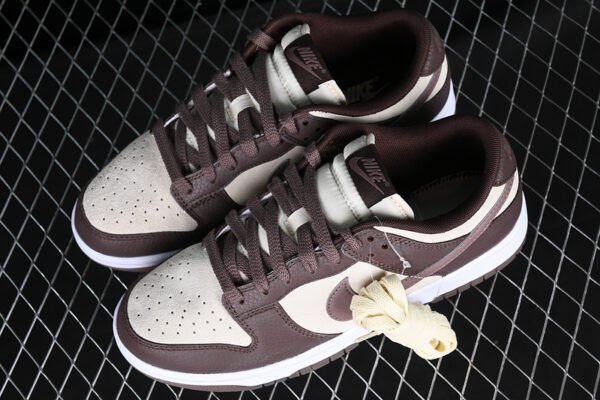 DUNK LOW COCONUT MILK_PLUM ECLIPSE_EARTH