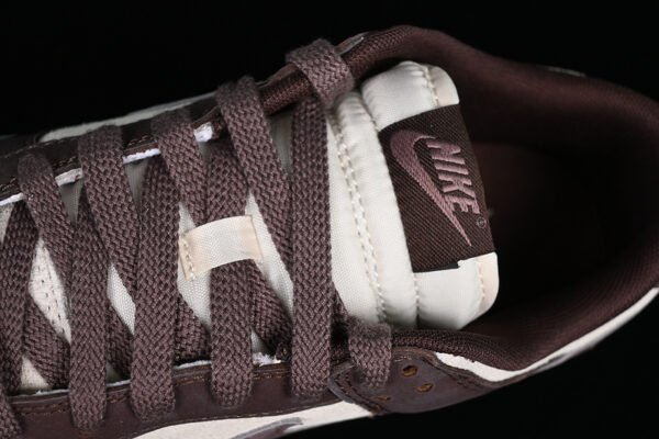 DUNK LOW COCONUT MILK_PLUM ECLIPSE_EARTH