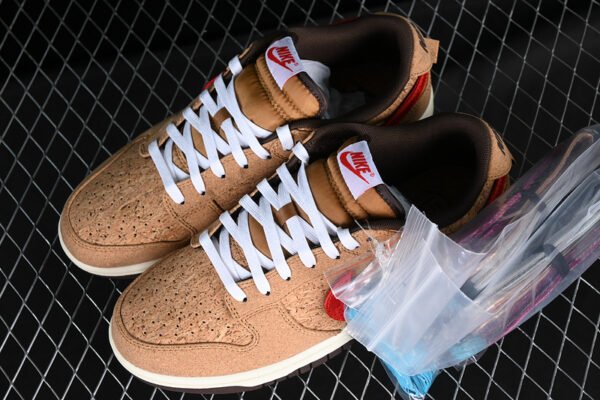 CLOT X DUNK LOW SP CORK NATURAL_FLAX_COCONUT MILK_BAROQUE BROWN