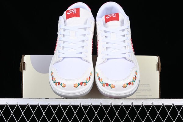 DUNK LOW DECON SB N7 OPTI YELLOW_UNIVERSITY RED_BRIGHT CRIMSON_STADIUM GREEN